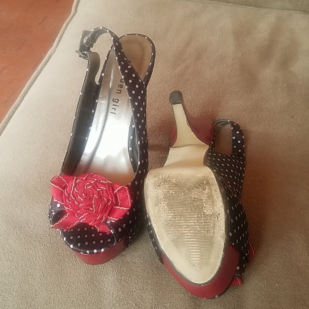 Shoes - Picture 3 of 4